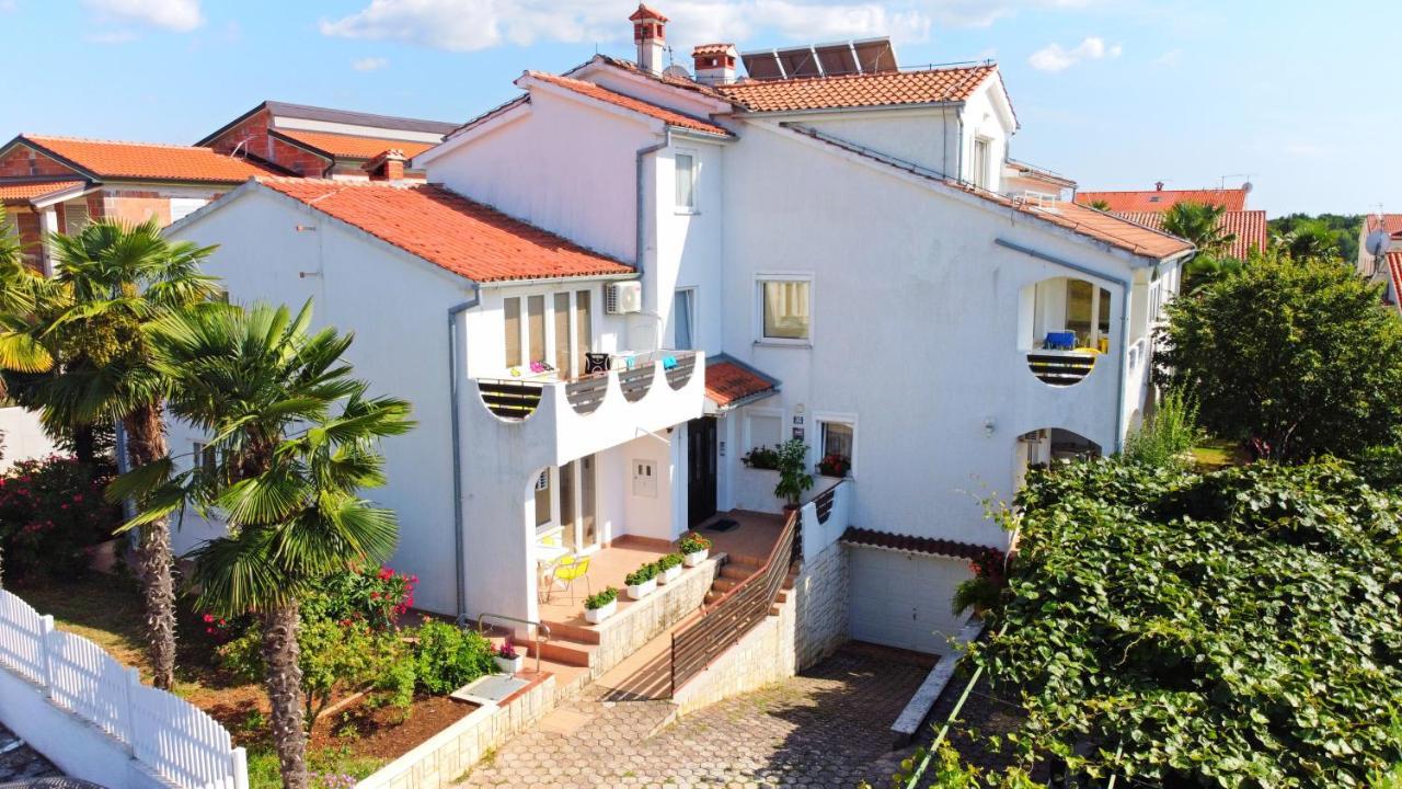 Apartments Vila Marinela Porec Exterior photo